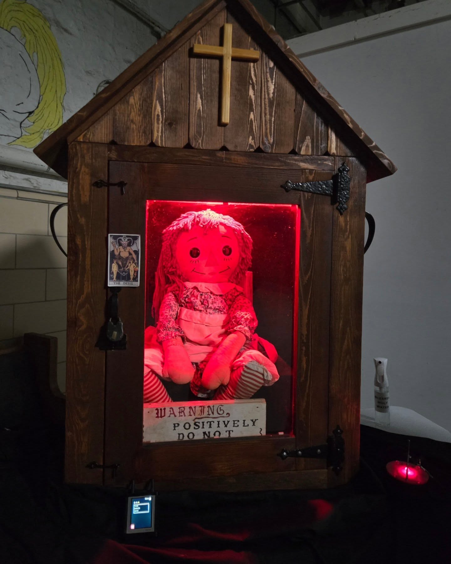 Demoníaca Annabelle está em digressão e redes sociais acreditam que terá causado incêndio