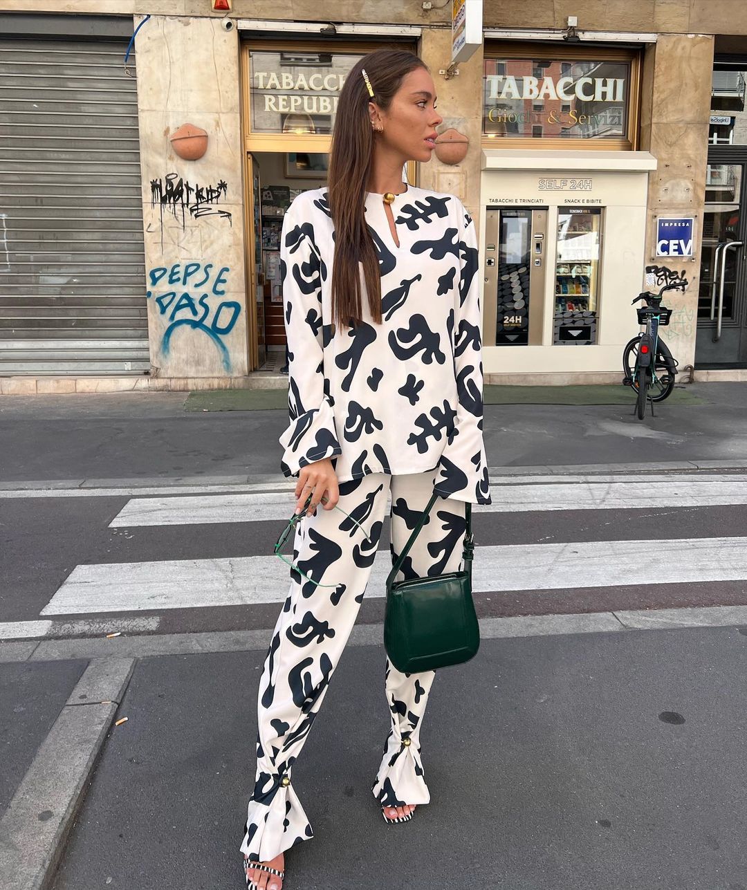 Os looks dignos de desfile (ou então não) das celebridades na semana da moda  de Milão - Moda - MAGG