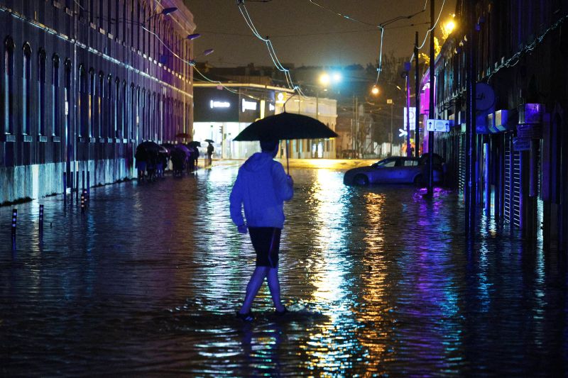 Sol de pouca dura. A chuva regressa em força para a semana e há perigo de cheias