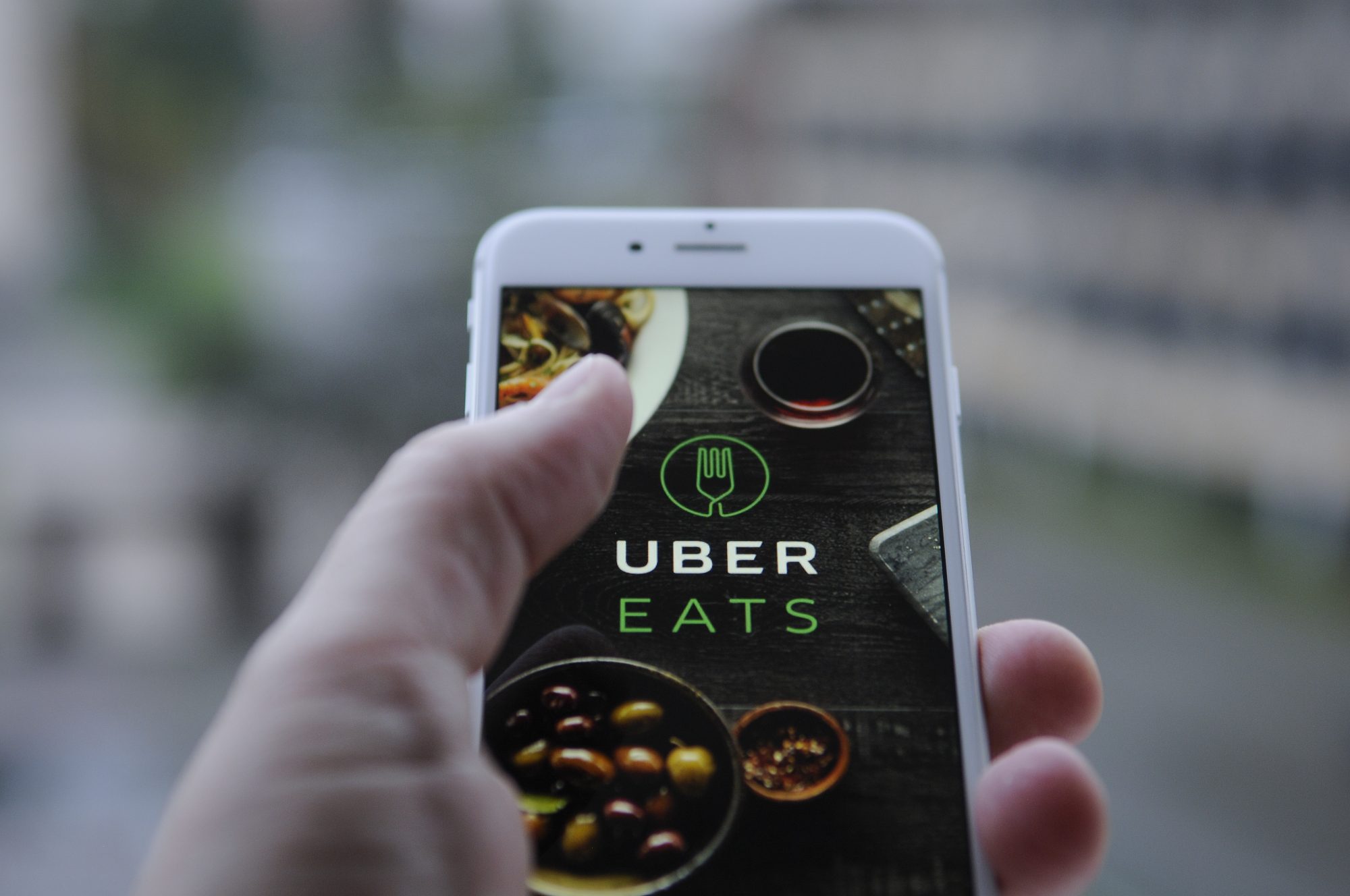 Já pode pedir Uber Eats no Porto
