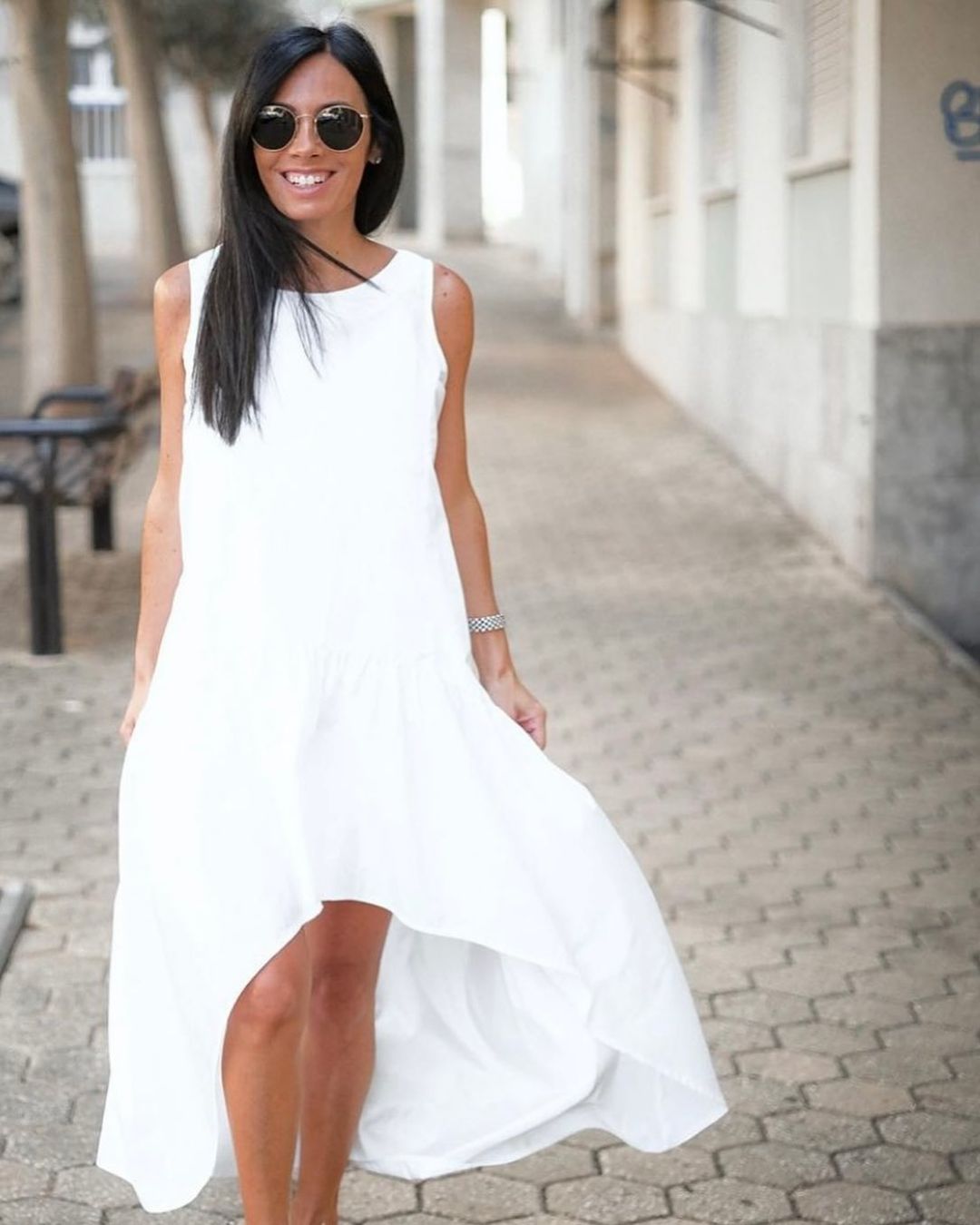 Estamos a babar por este vestido de Mia Relógio. O melhor? É de uma marca portuguesa e está em saldos