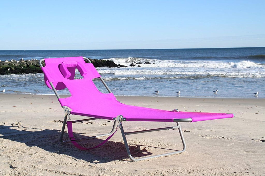 Saiba porque é que esta é a espreguiçadeira perfeita para quem gosta de ler na praia