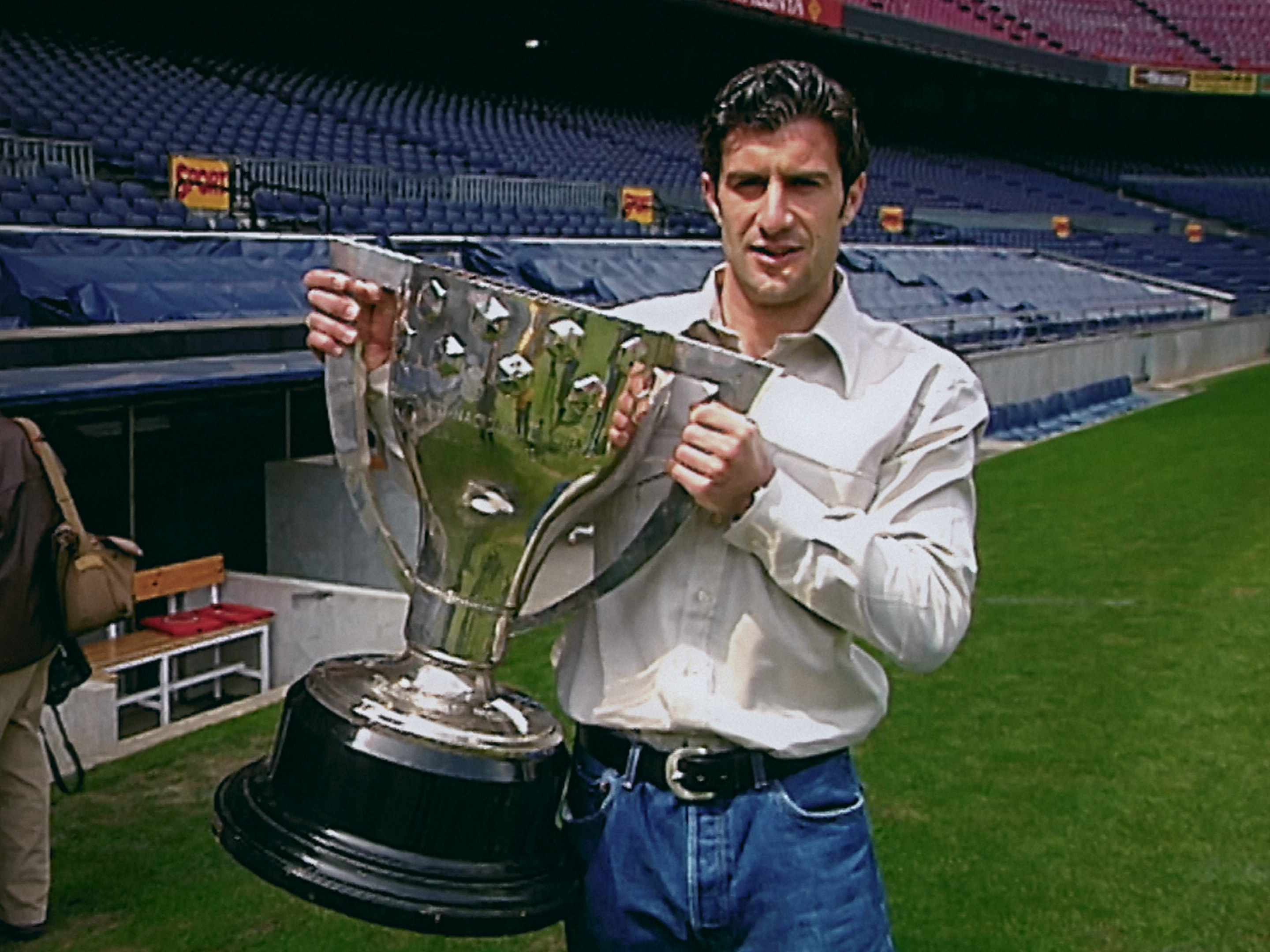 Luís Figo é o primeiro português a protagonizar documentário da Netflix. E vem aí polémica