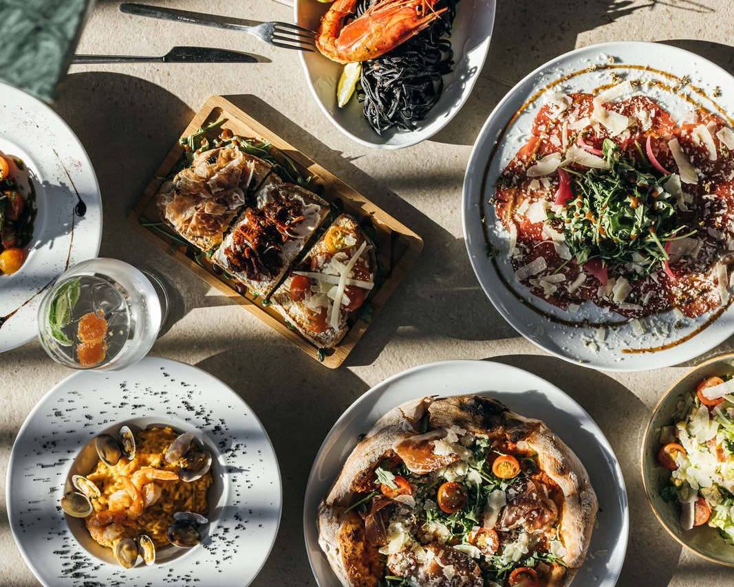 Música ao vivo, esplanada e torre de sobremesas. Será este o melhor restaurante italiano da Margem Sul?