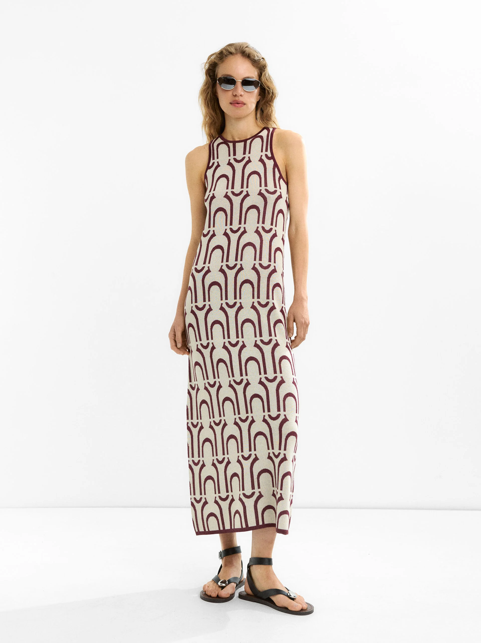 Estamos rendidos ao novo vestido da Parfois, que é perfeito para as noites na esplanada