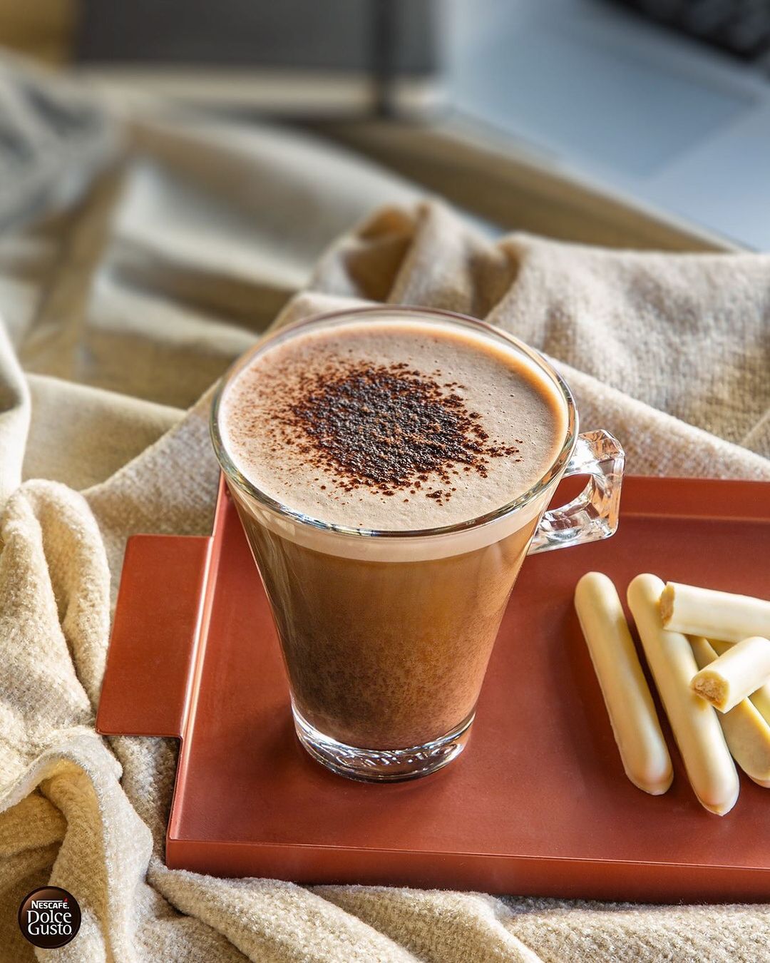 Os novos latte com bebida de amêndoa demoram um minuto a preparar — e ficam no ponto