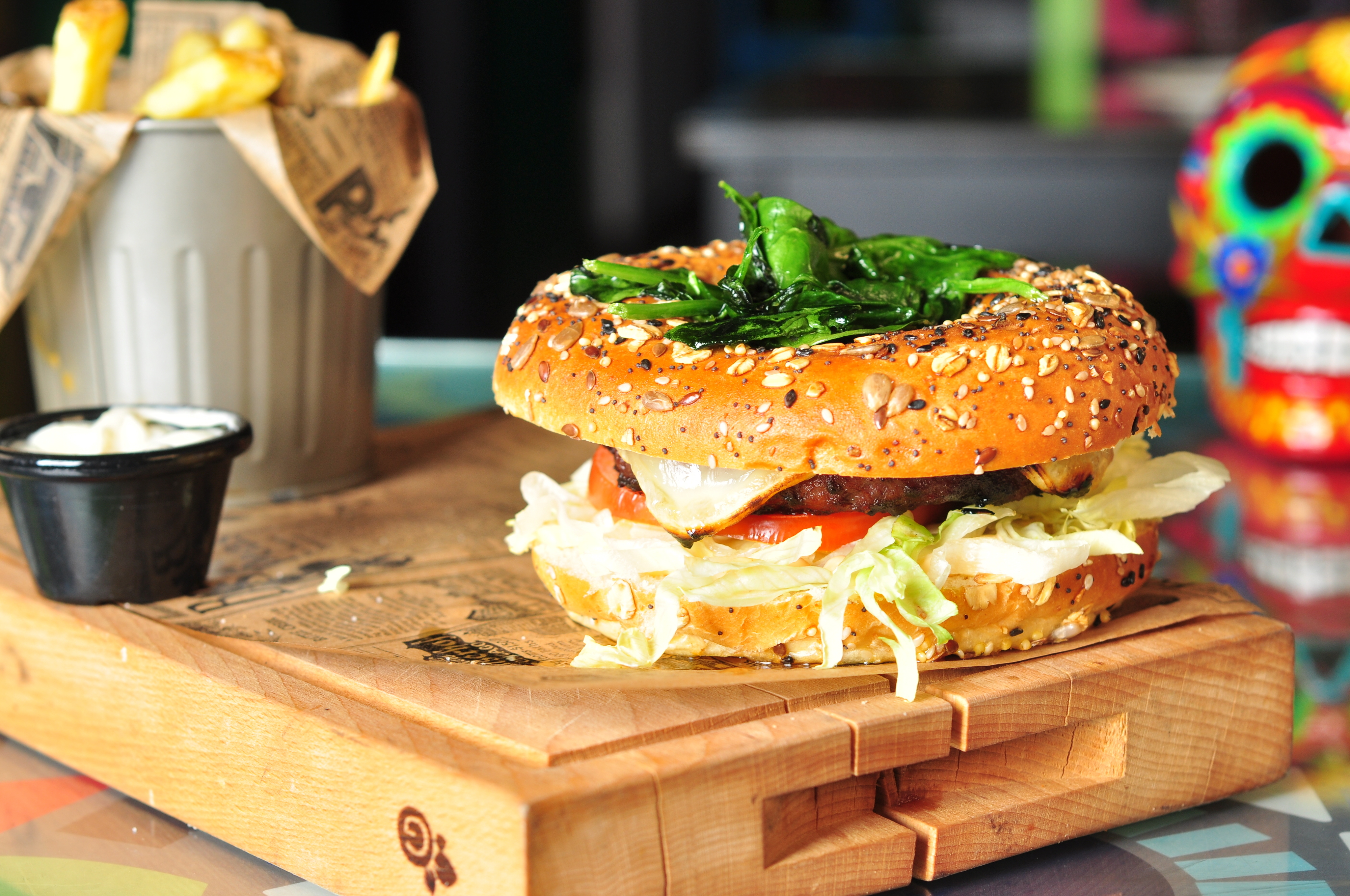 Batatas fritas gulosas e sabores”calientes”. Inimigo by Contrabando tem novidades na carta