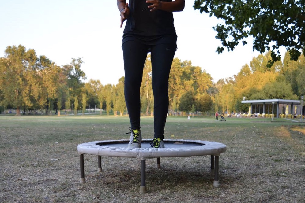 Há um novo grupo de treino outdoor que usa trampolins