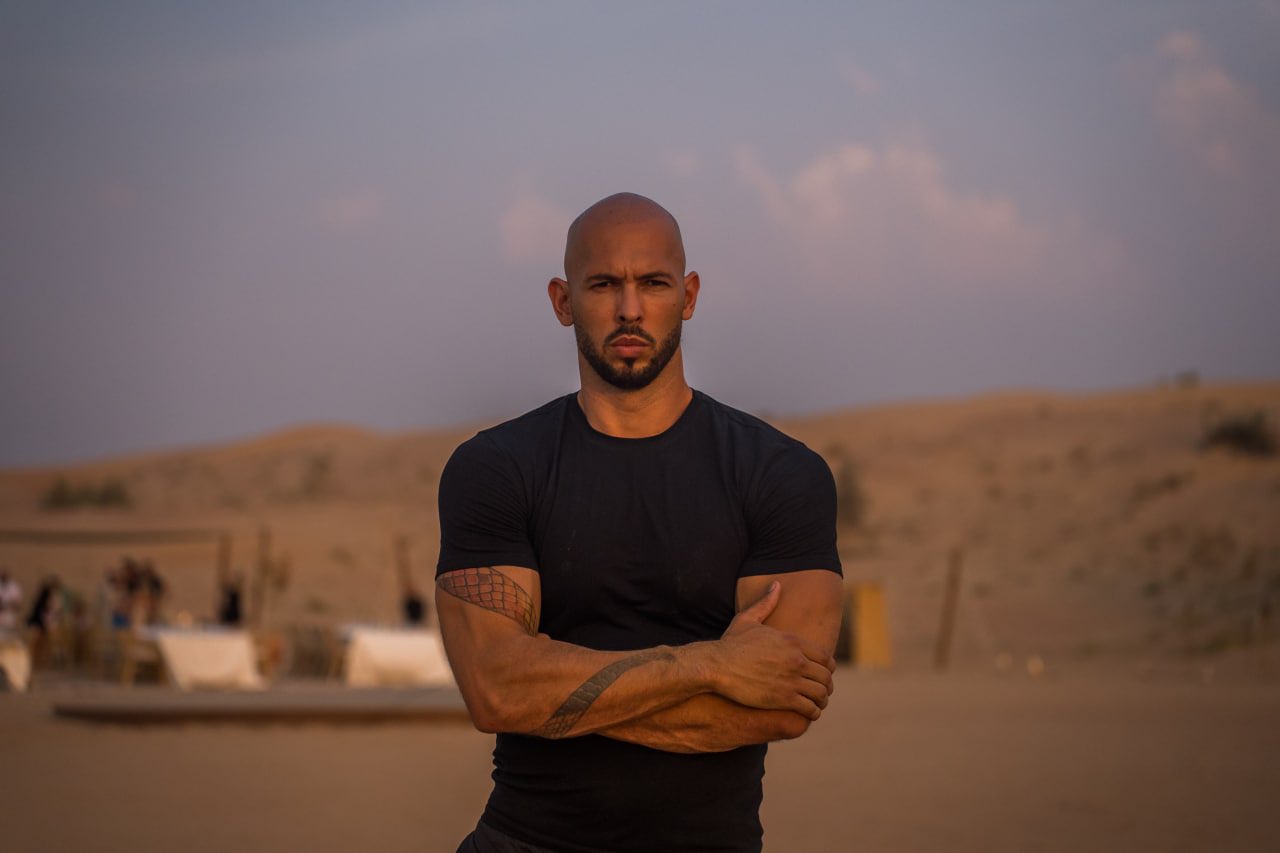 Andrew Tate acusado de violação e tráfico humano. Julgamento pode demorar vários anos