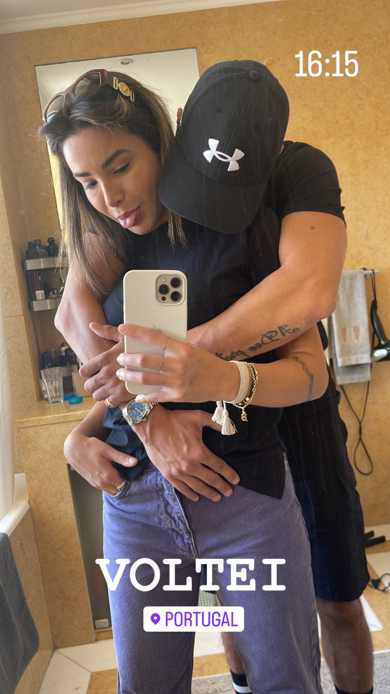 De novo juntos, Bruna Gomes e Bernardo Sousa brincam ao esconde-esconde