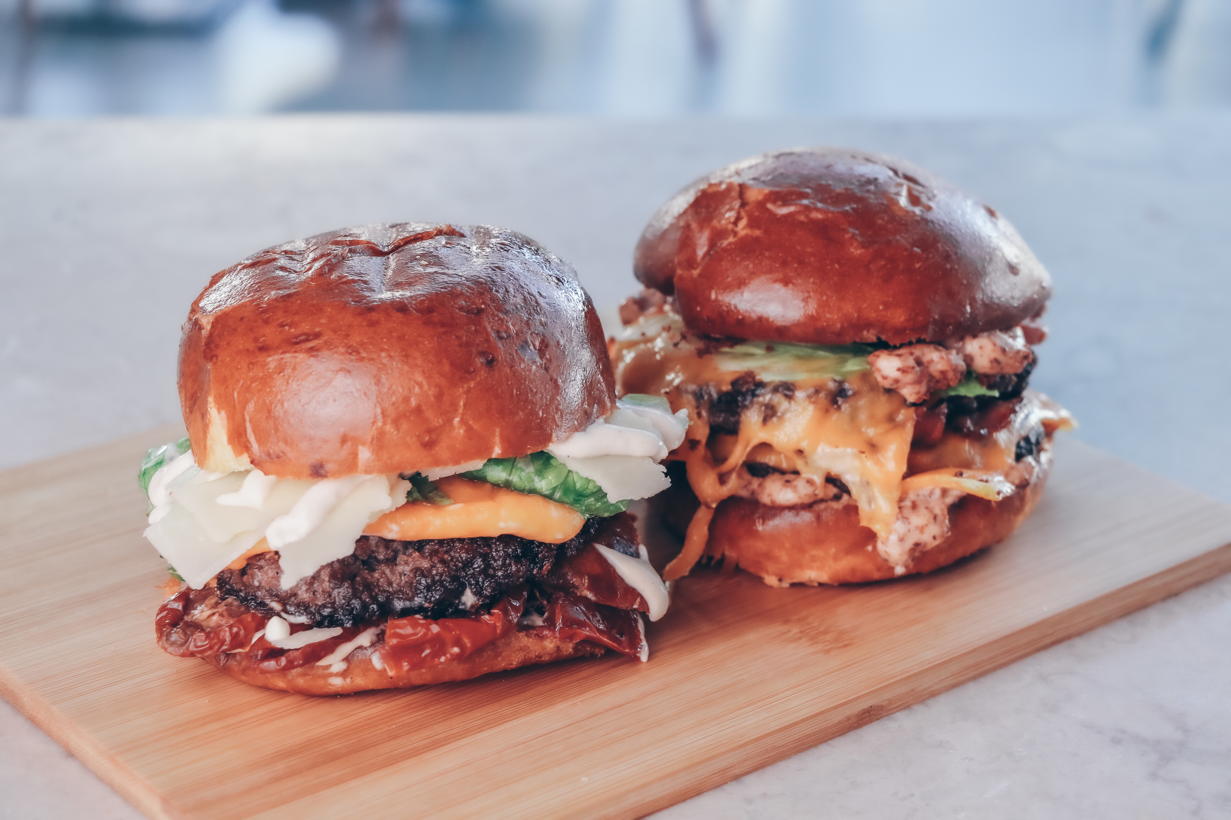 Dois hambúrgueres e pratos de caril. A Mercantina Take the Box tem novidades (e promoções)