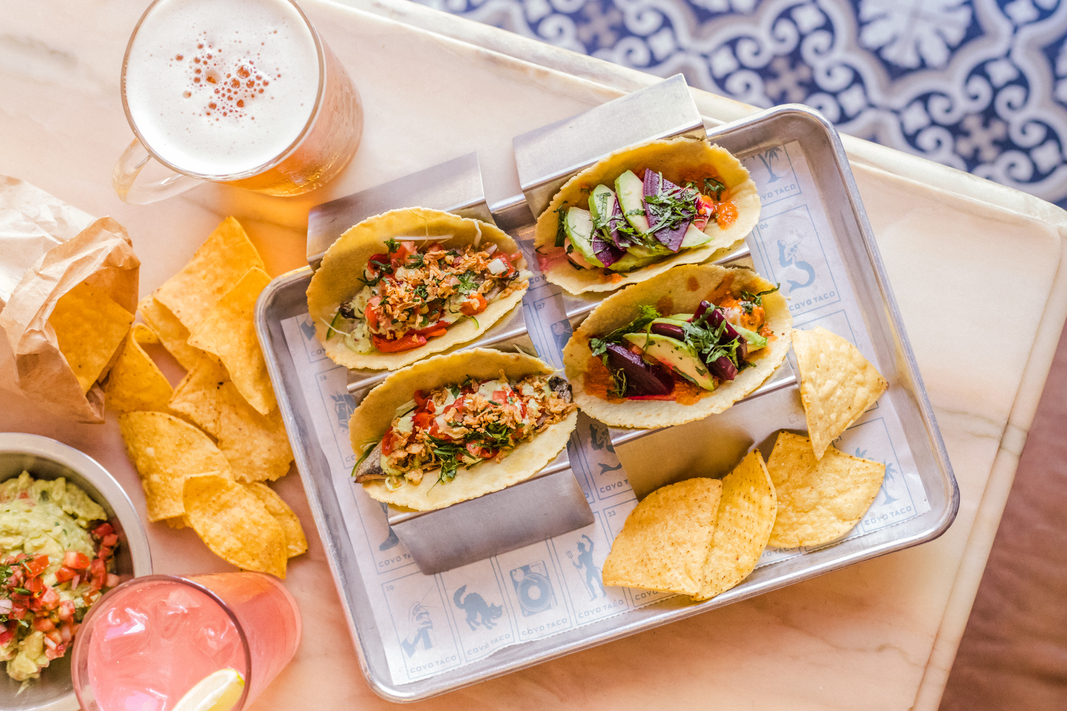 Para celebrar o verão, o Coyo Taco tirou as sardinhas do pão e colocou-as nas tortillas