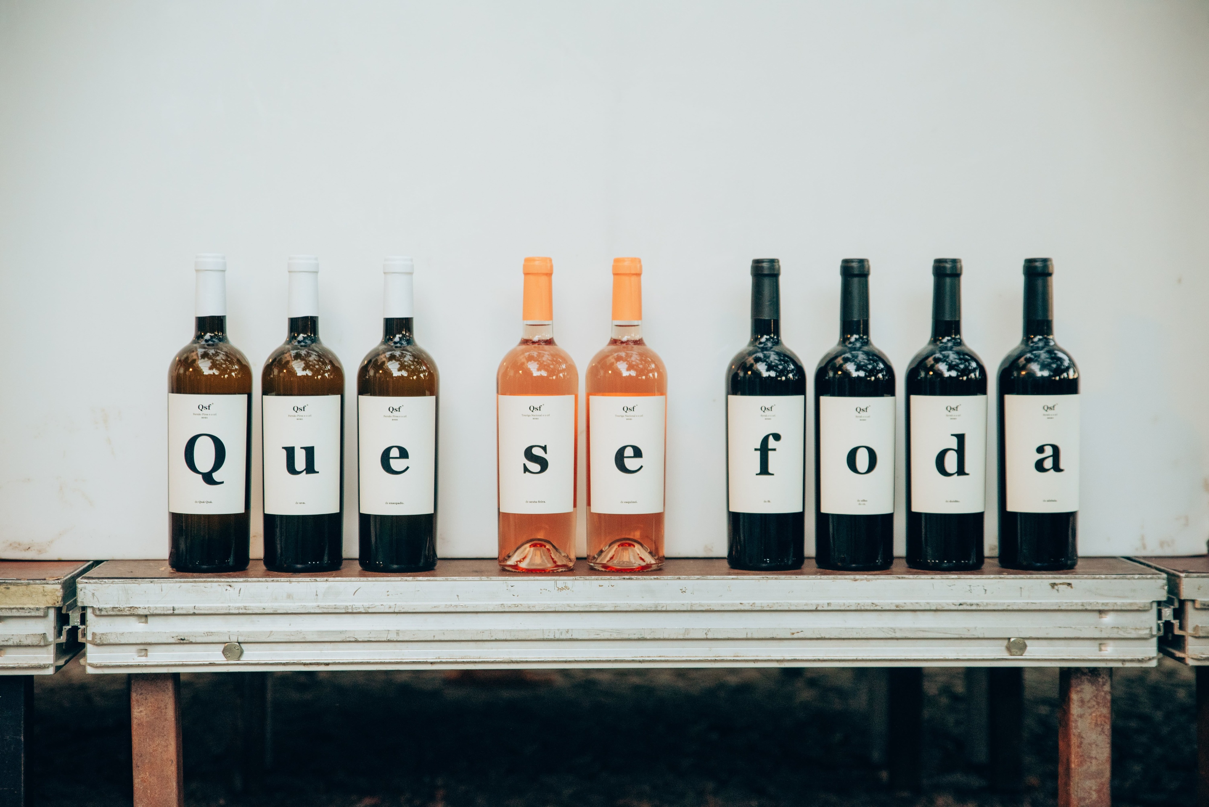 “Que se foda” é para dizer e beber devagarinho, letra a letra. Eis os novos vinhos atrevidos