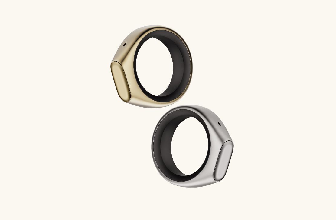 Há um novo anel inteligente que lê notas e controla a música que se ouve