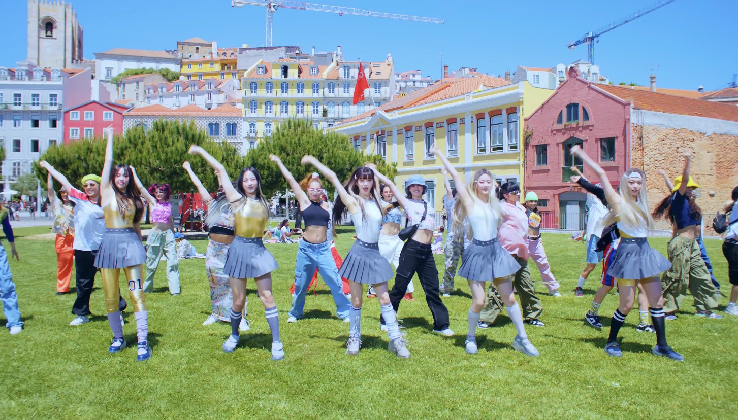 Banda sul-coreana grava videoclipe em Lisboa. Saiba por onde passaram NewJeans (que até andaram na Carris)