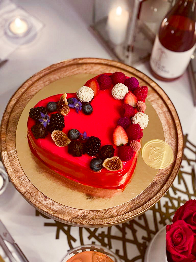 O dia mais romântico do ano vai ser também o mais doce com estes bolos e brigadeiros de babar