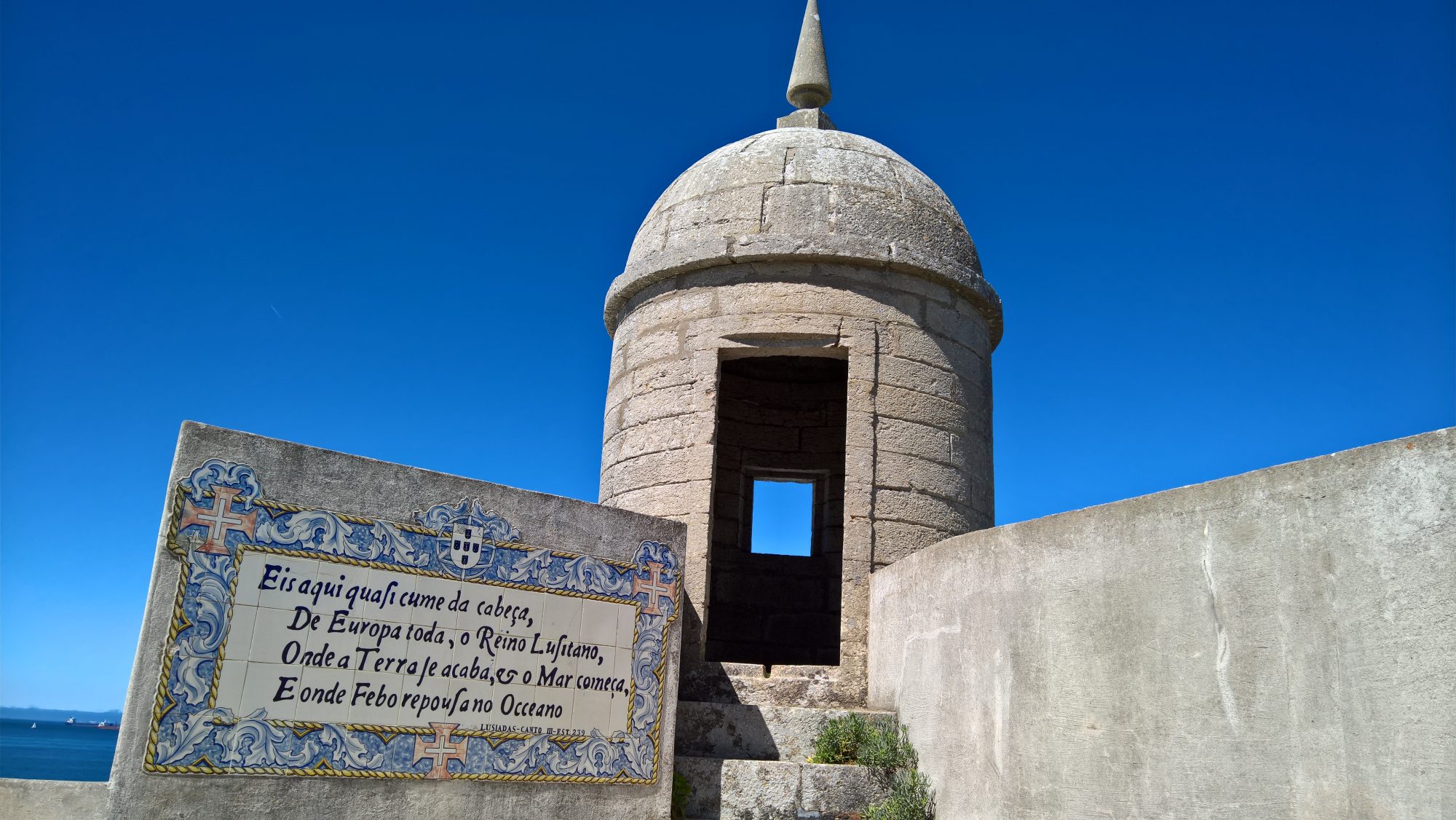 Abandonados. Vai reabrir o edifício onde Salazar caiu da cadeira