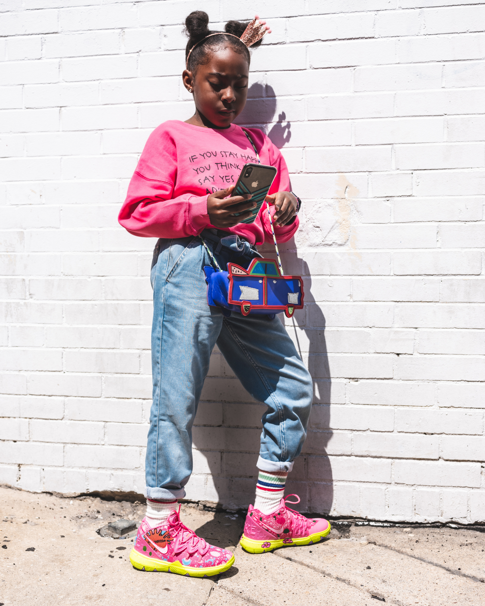 Telemóveis vão ser proibidos nas escolas. Medida é boa ou má? E porque é que há pais contra? Falámos com uma psicóloga