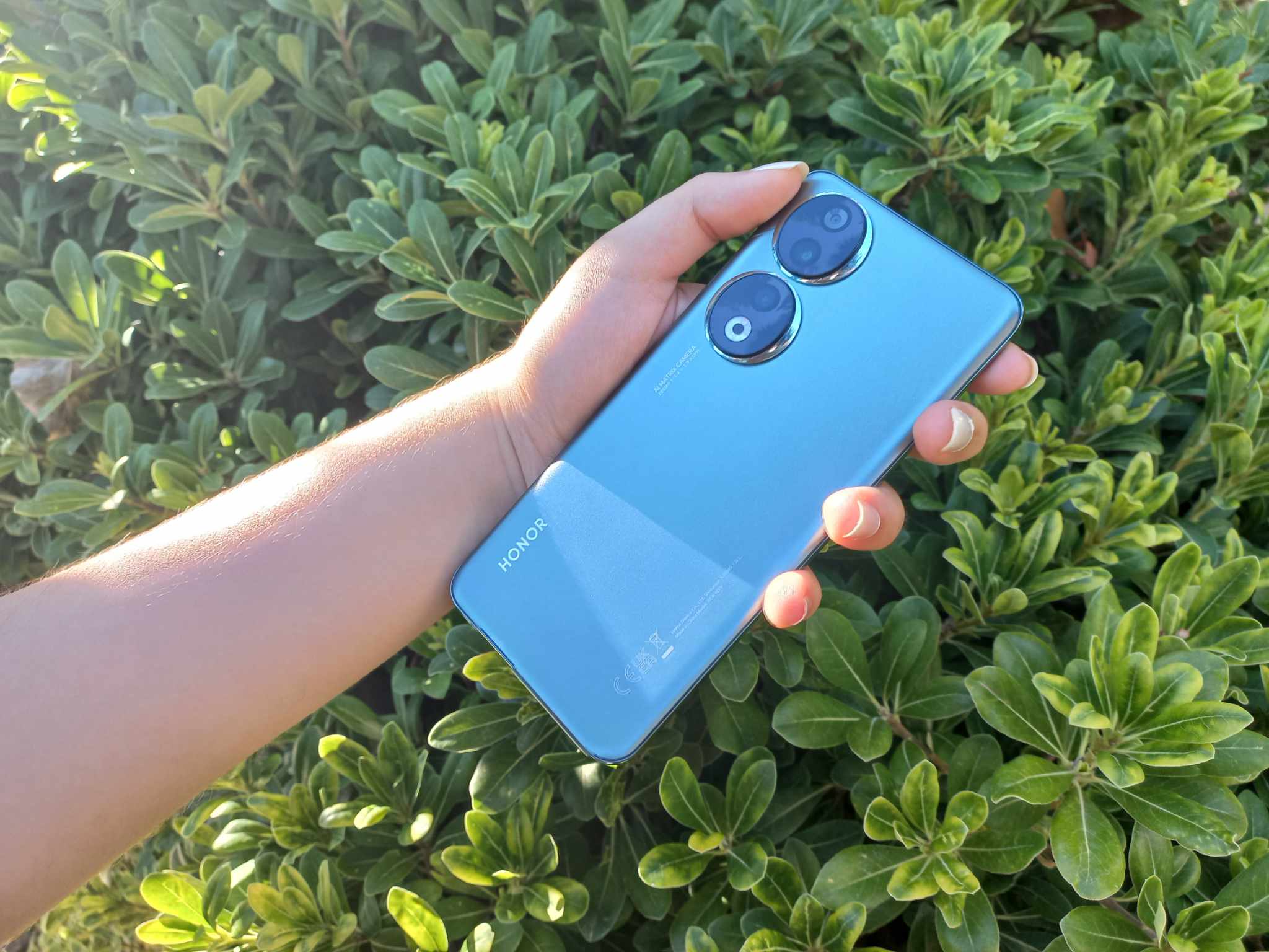 Análise TeK: Honor 90 “brilha” no ecrã e na bateria, mas não impressiona muito nas câmaras, design e software