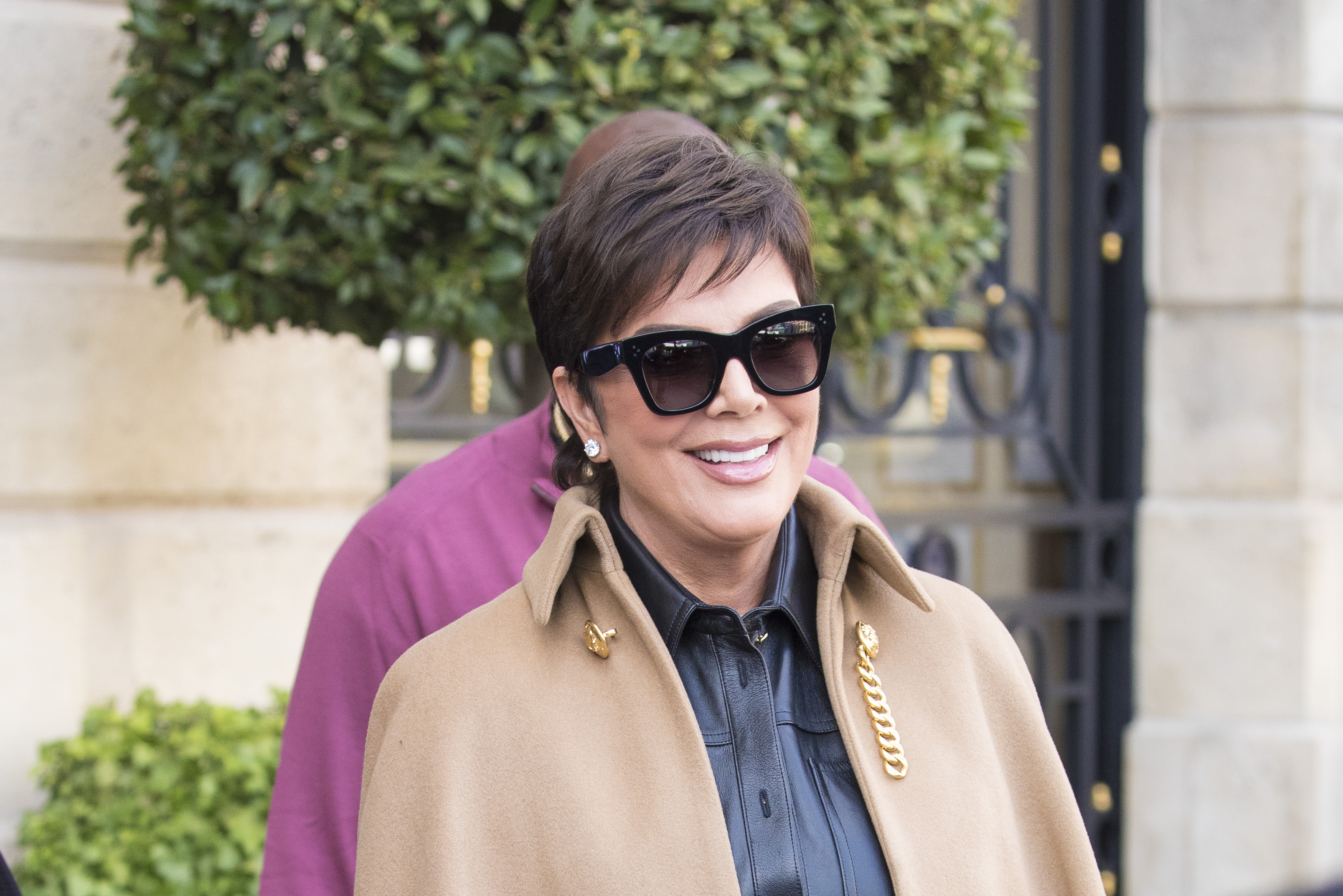 Kardashians celebram aniversário da mãe na antiga casa de família