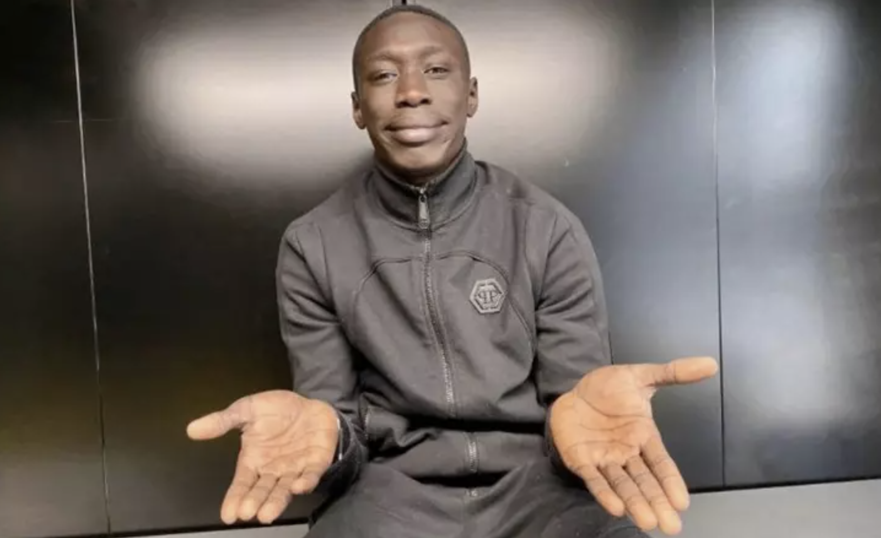 Cerco de Trump à imigração levou à prisão do maior tiktoker do mundo. Khaby Lame estava ilegal nos EUA