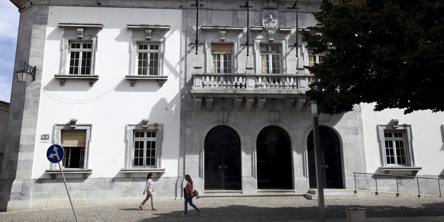 Câmara de Beja instala minibibliotecas em 12 unidades hoteleiras do concelho