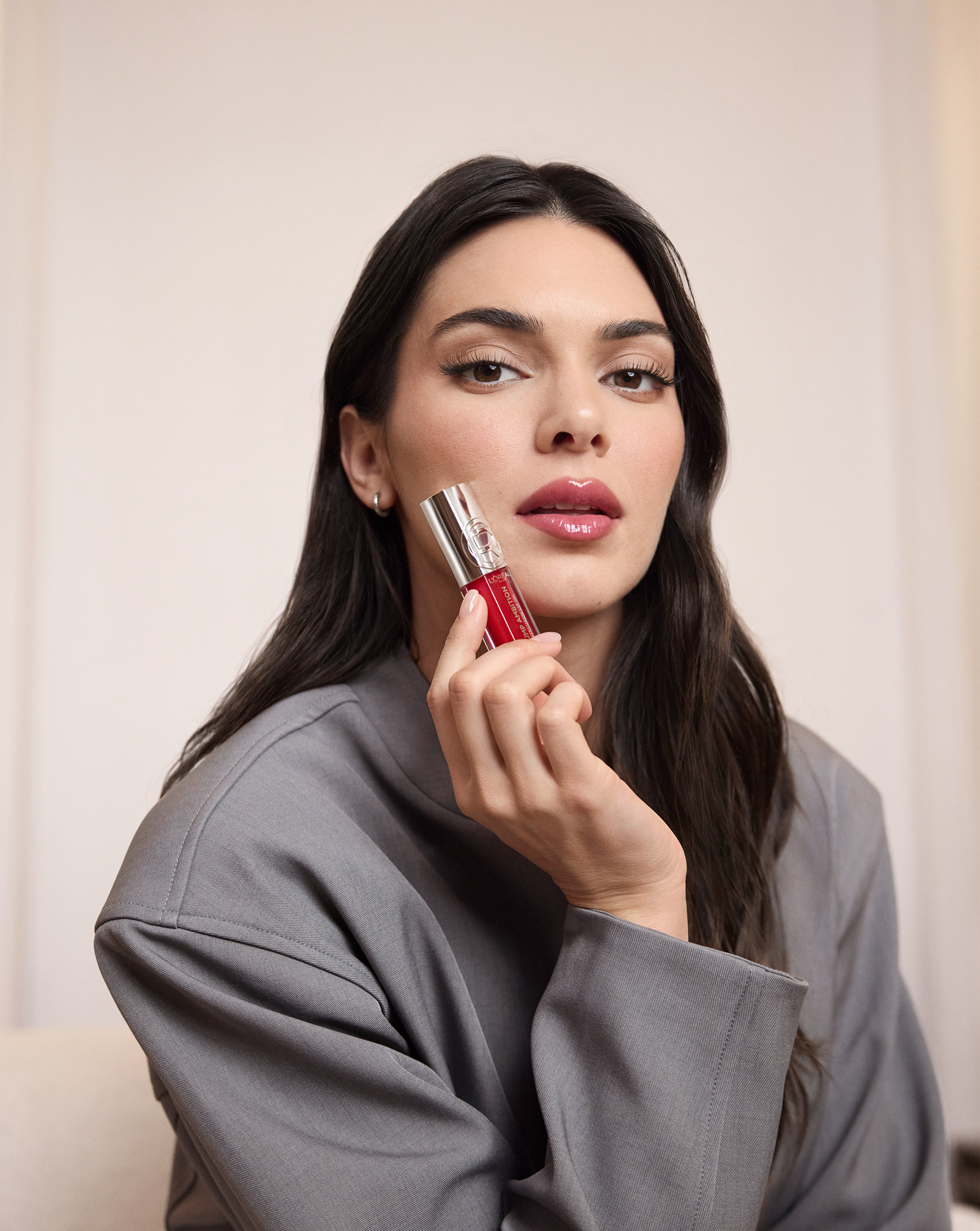 O novo lip oil da L’Oréal que custa menos de 11€ e promete hidratação durante 24 horas (e mais volume em 4 semanas)
