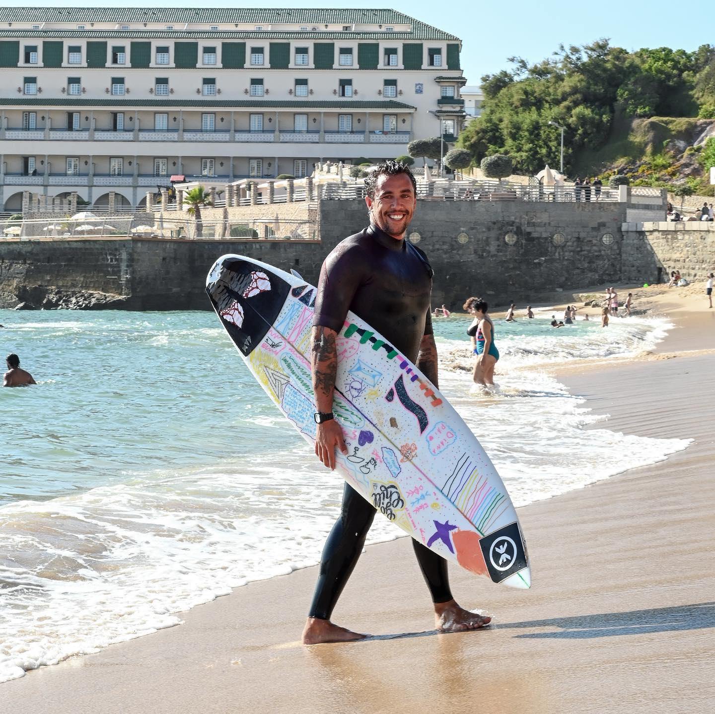 Quem é Vasco Ribeiro, o surfista proibido de competir por faltar a testes antidoping?