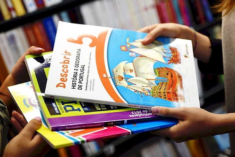 Saiba quando e como pedir manuais escolares gratuitos para o seu filho. Registo na plataforma já arrancou