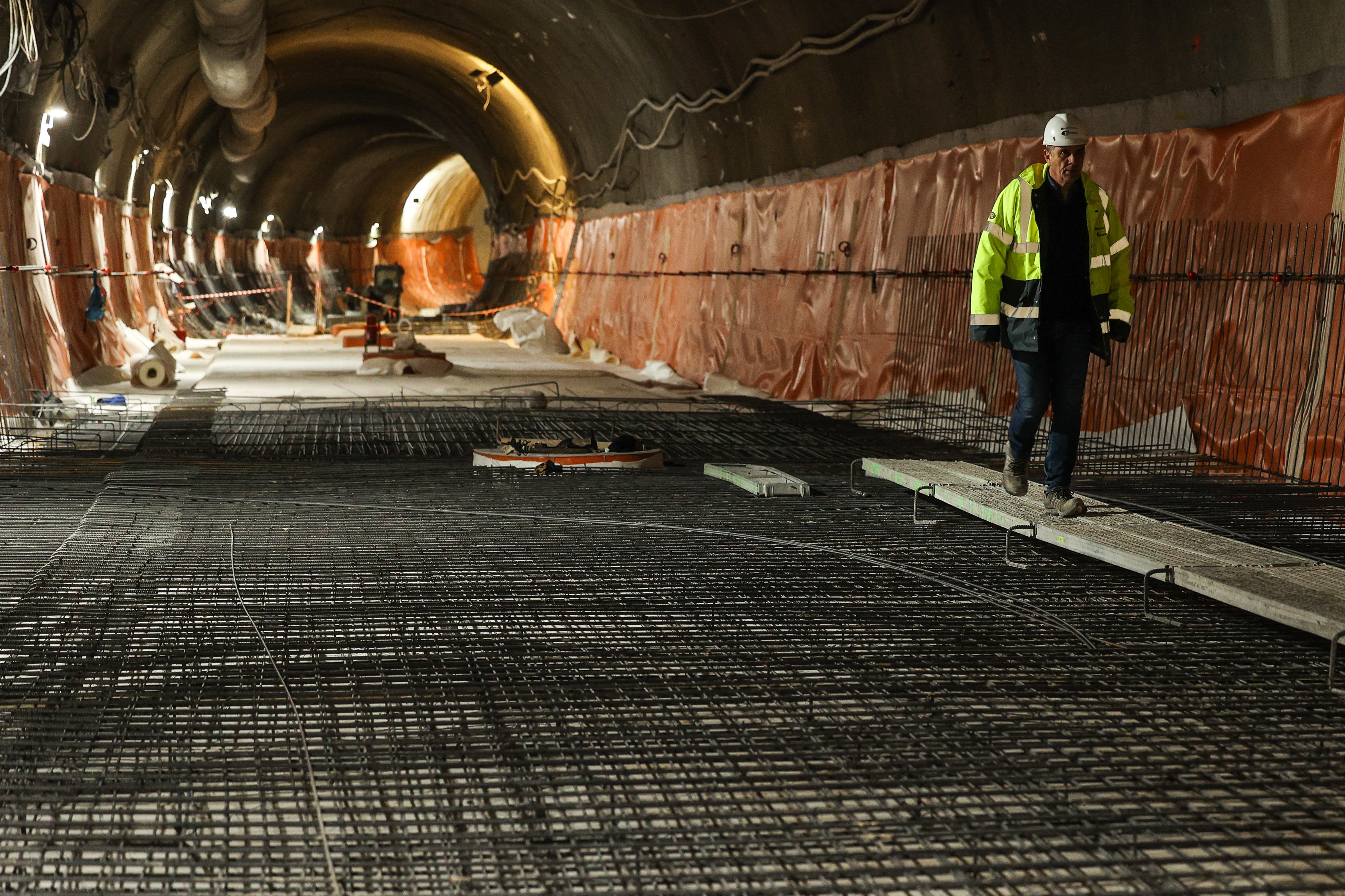 Túnel do Metro de Lisboa unido hoje entre futuras estações da Estrela e Santos