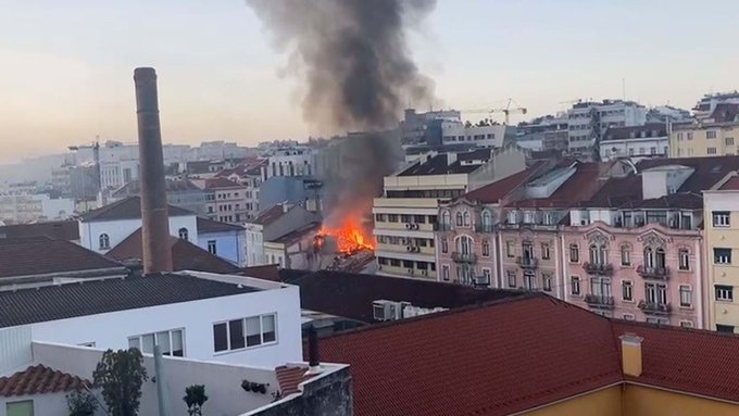 Prédio desaba no centro de Lisboa. Há cinco feridos e dois desaparecidos
