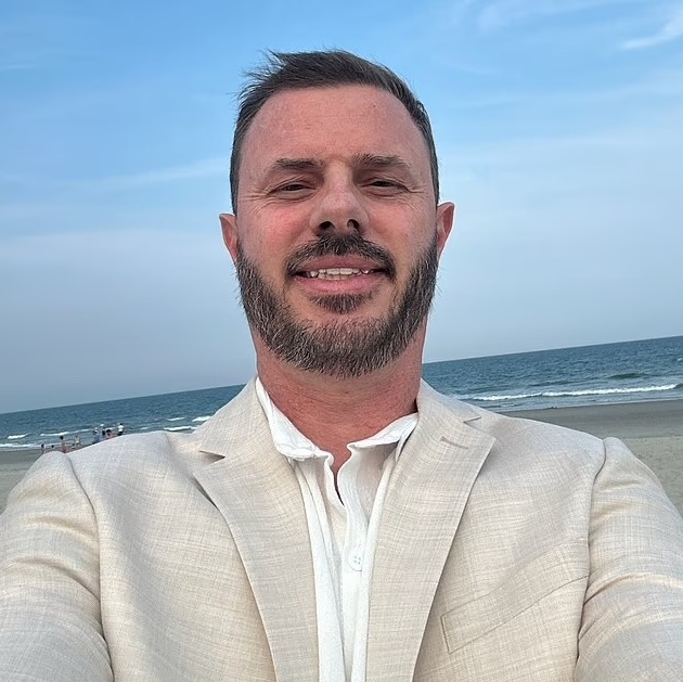 Mortes, traições e muitas suspeitas. Novo casamento reacende mistério em torno de pastor norte-americano