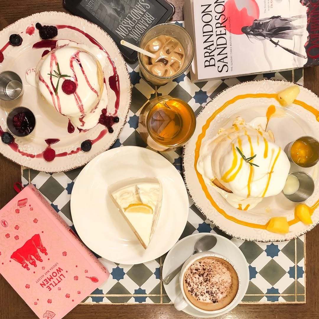 Neco’s. Neste café fofo decorado com gatos há iguarias asiáticas como panquecas de soufflé