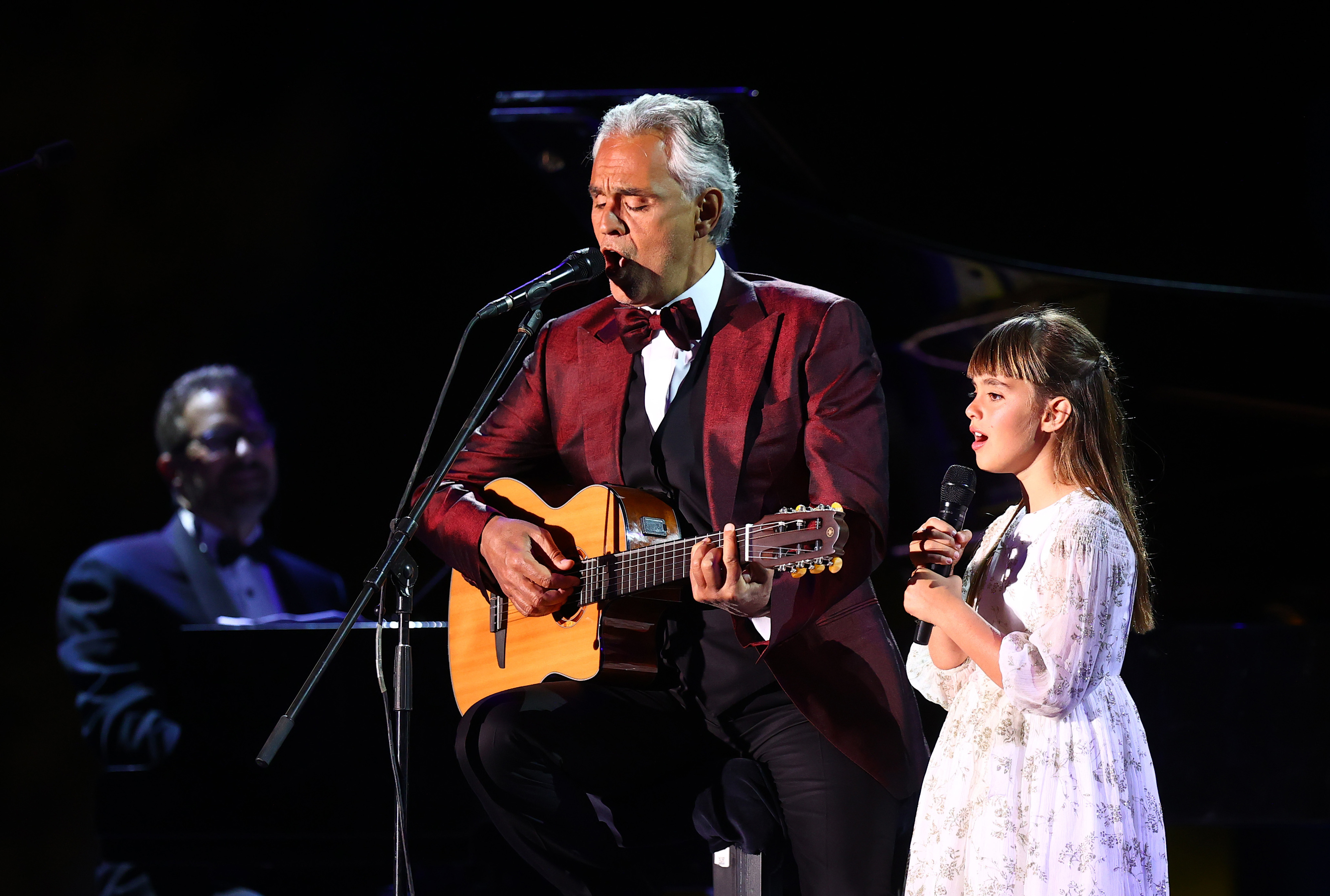 Andrea Bocelli apresenta o mais fofo dos duetos com sua filha Virginia