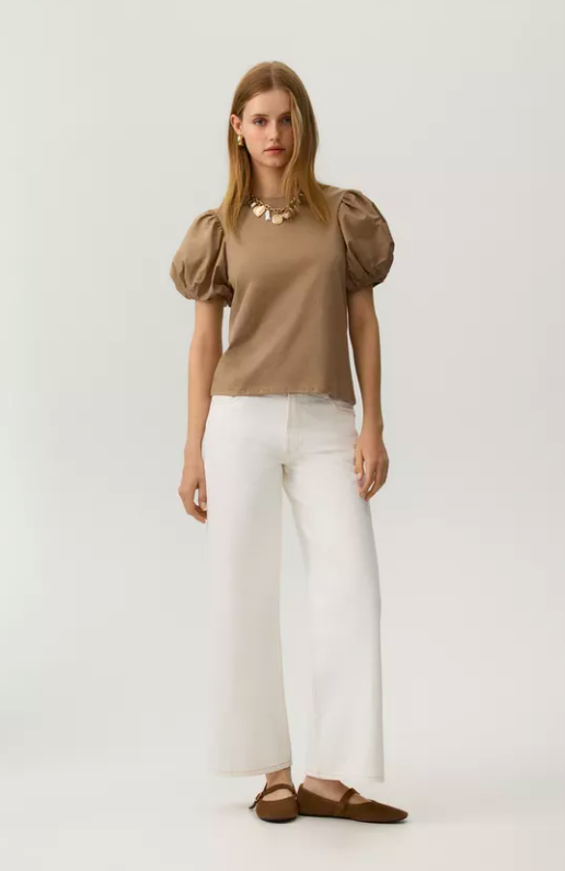 Esta nova T-shirt da Lefties tem 3 cores que ficam bem com tudo — e é bem baratinha