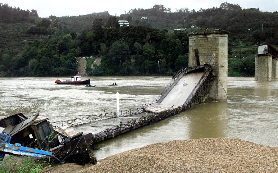 Entre-os-Rios. Há 20 anos, a ponte caiu ao Douro e o rio levou 59 vidas