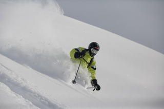 Não há neve em Lisboa, mas pode fazer ski e snowboard. Saiba como e por quanto