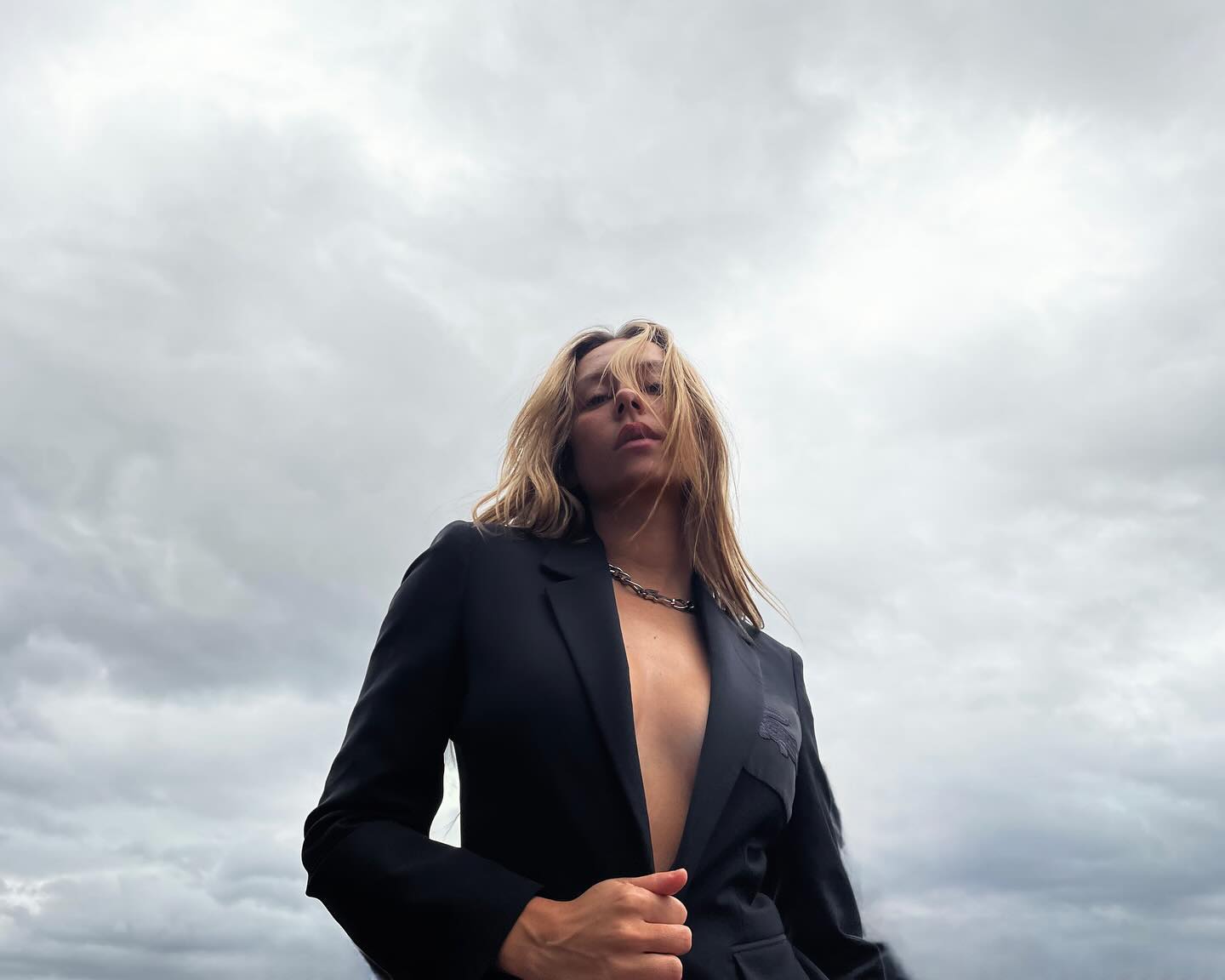 Ester Expósito faz 25 anos. Veja as 25 fotos mais sensuais da eterna Carla de “Elite”