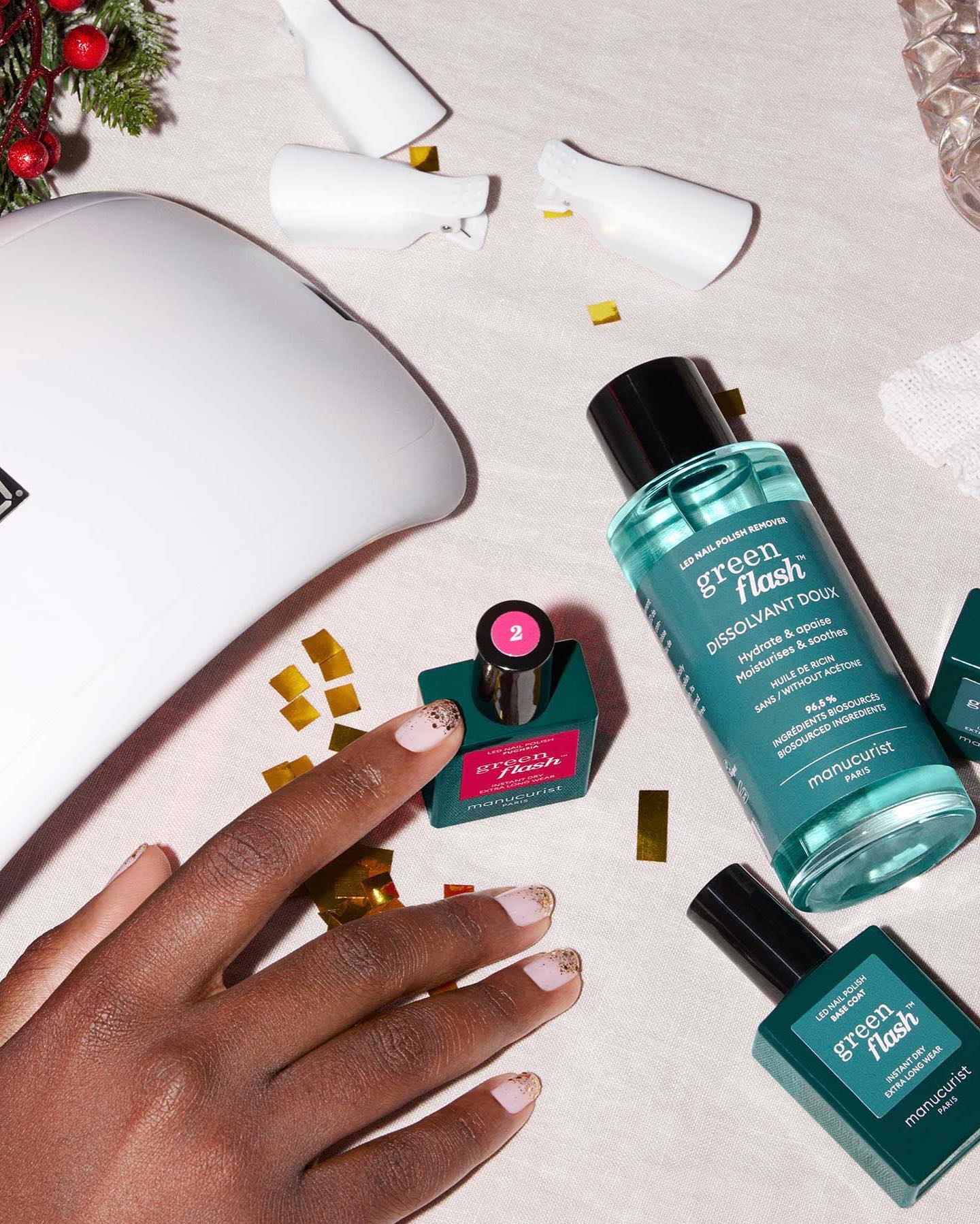 Este kit de verniz semi-permanente e que não lhe estraga as unhas está com 20% de desconto. Saiba onde