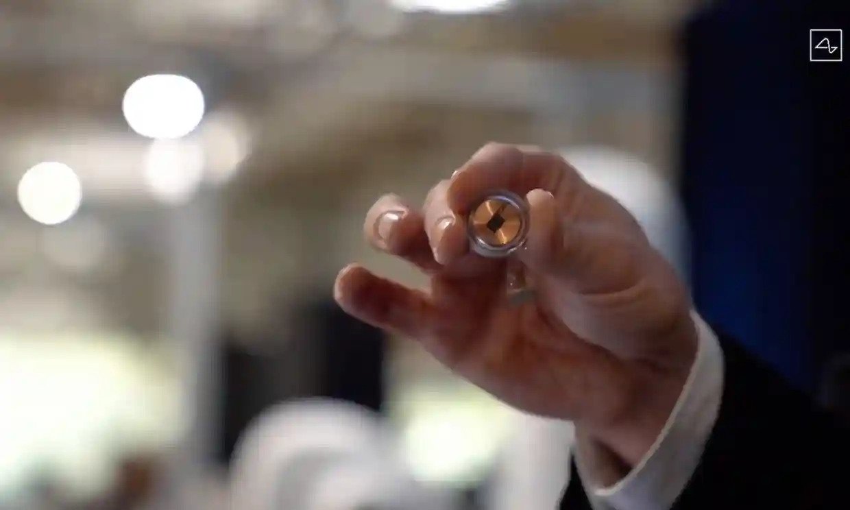 Elon Musk criou um chip para instalar no cérebro. Testes começam dentro de 6 meses (e ele é cobaia)