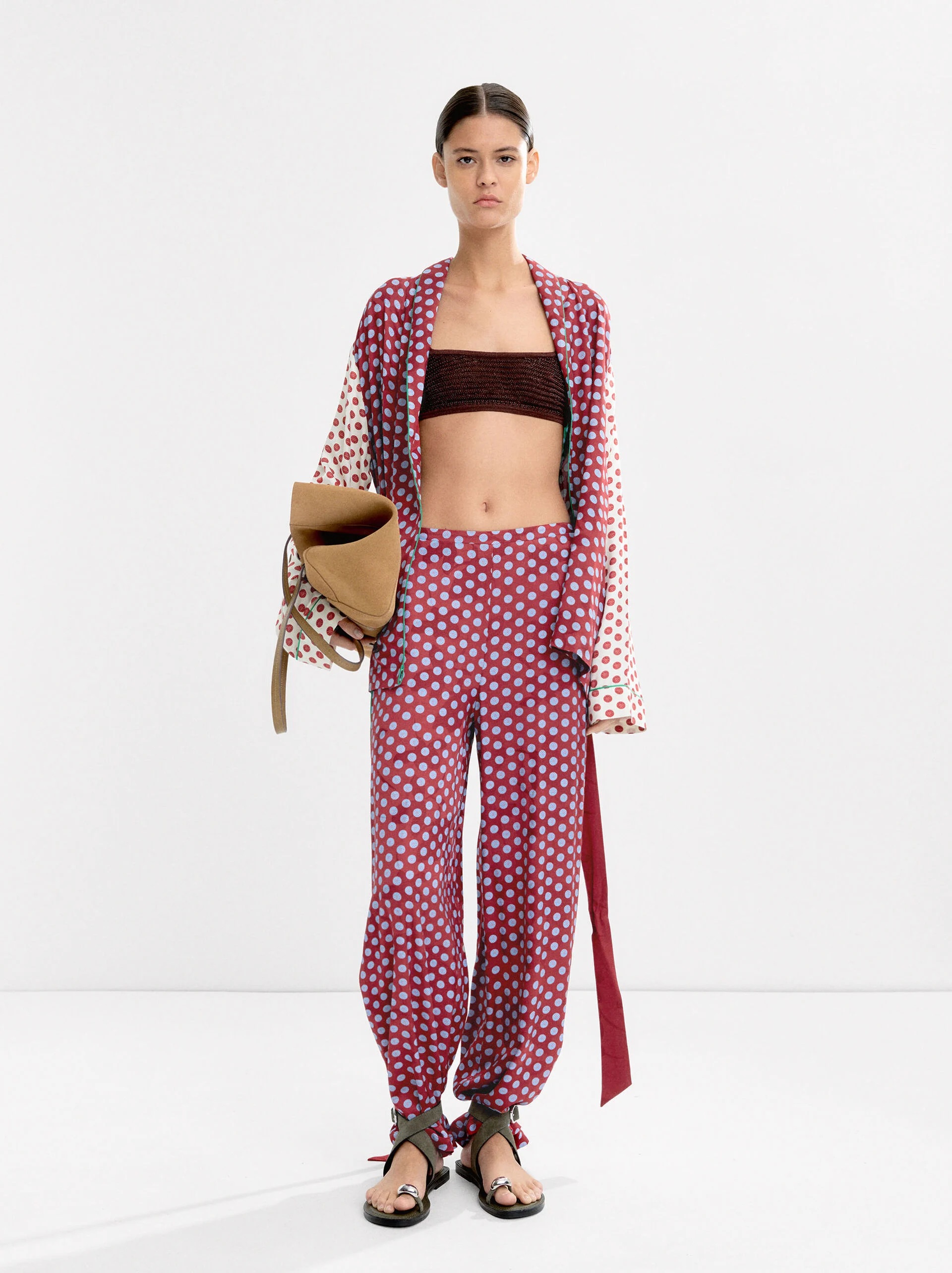 Este conjunto às bolinhas da Parfois é a desculpa ideal para aderir à tendência polka dots