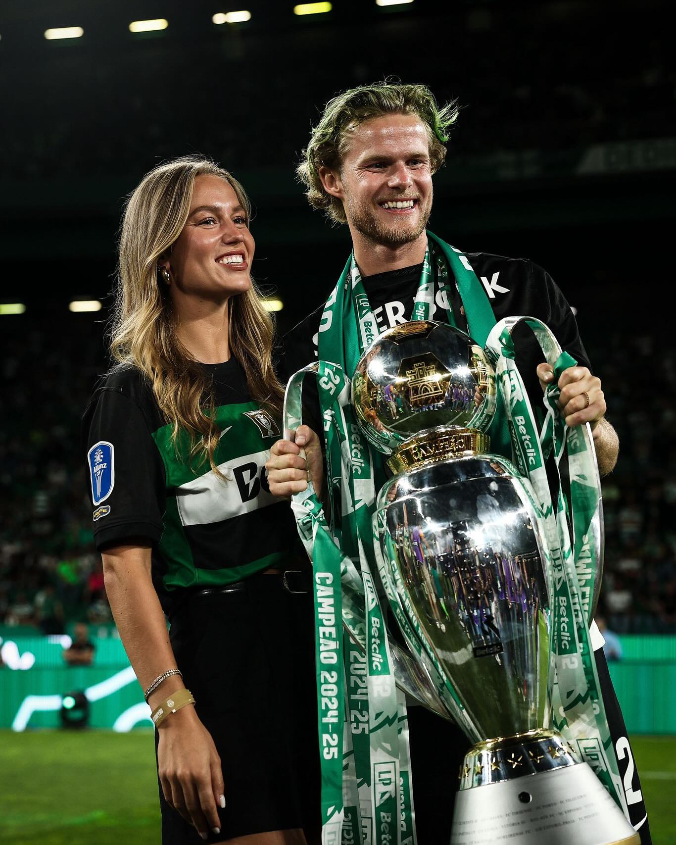 Capitão do Sporting já tem mini leoa nos braços. Veja as fotos de Morten e Emilie Hjulmand, que foram pais