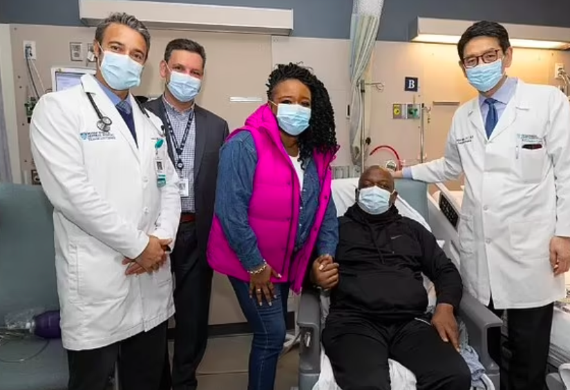 Primeiro homem a receber o rim de um porco morreu. Cirurgia pioneira aconteceu um mês antes