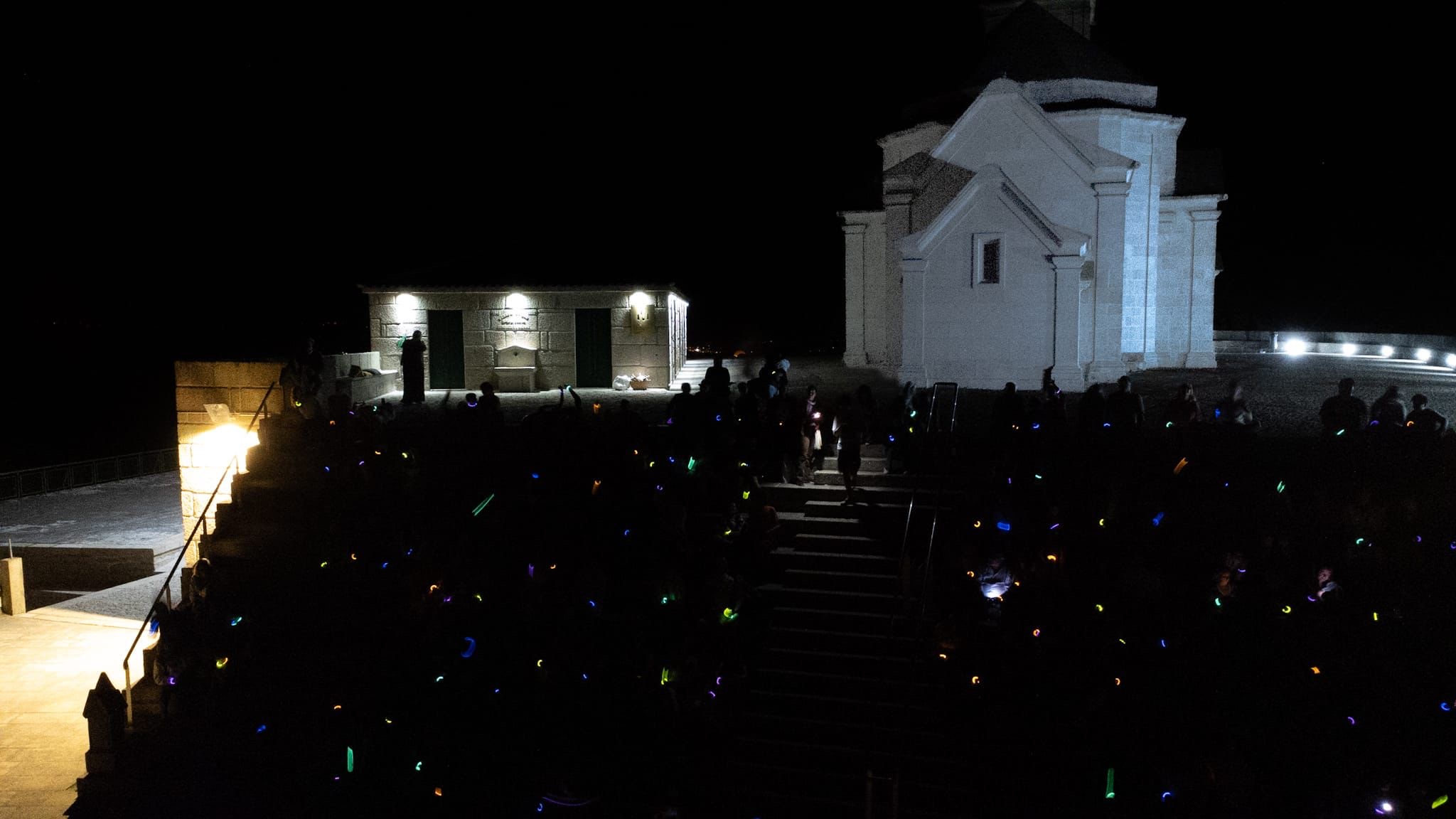 Vem aí uma chuva de meteoros — e pode observá-la neste evento com telescópios, música e bebida