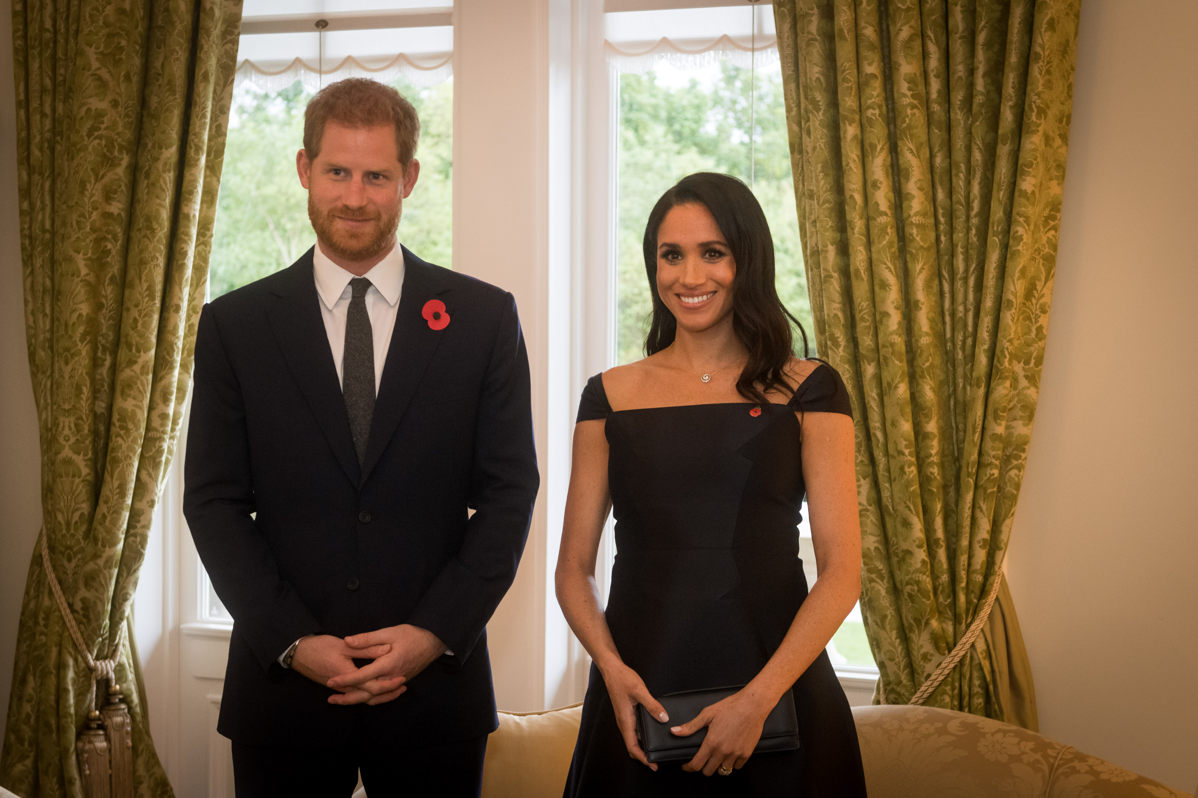 Meghan Markle acusa a família real britânica de “perpetuar mentiras” sobre ela e Harry