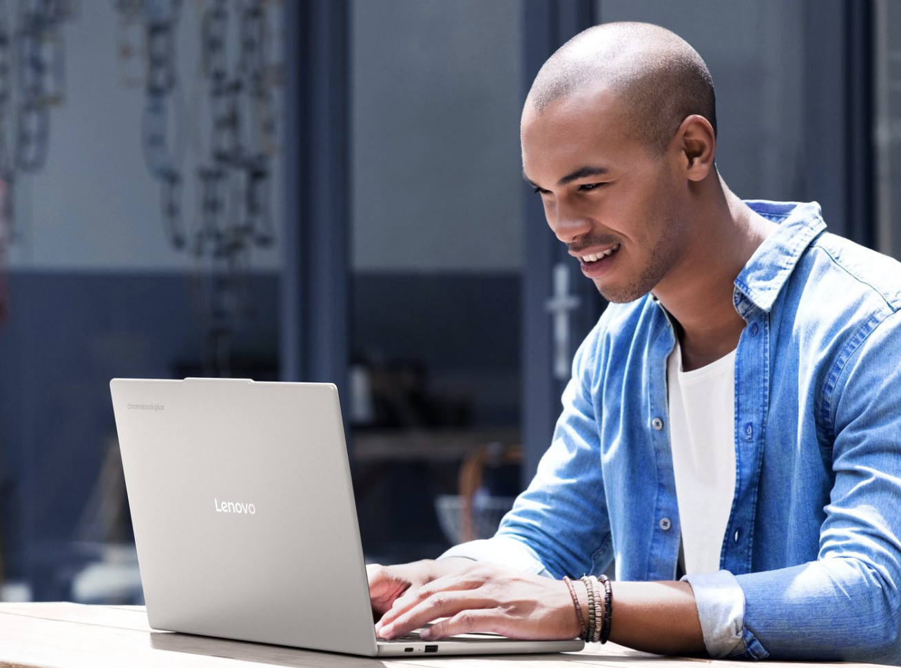 Lenovo Chromebook Plus junta a IA da Google ao novo processador Kompanio Ultra da MediaTek