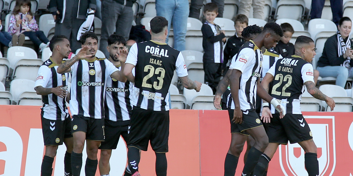 Nacional derrota Casa Pia e respira cada vez melhor na tabela