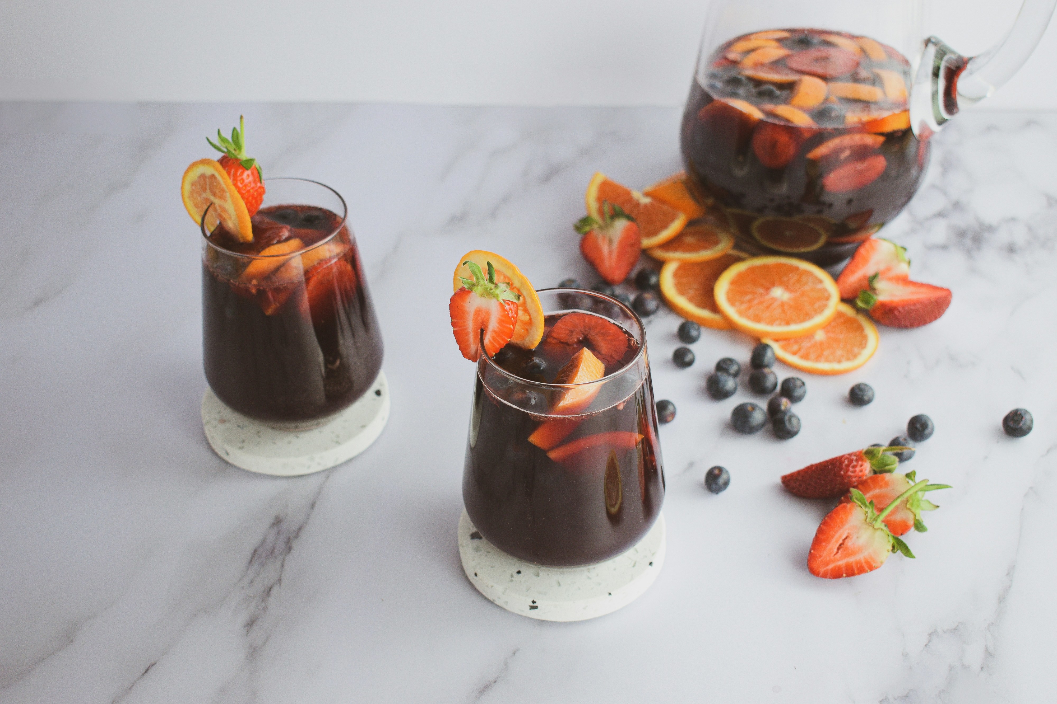 5 sugestões de receitas de sangria para fazer um brilharete nas jantaradas de verão