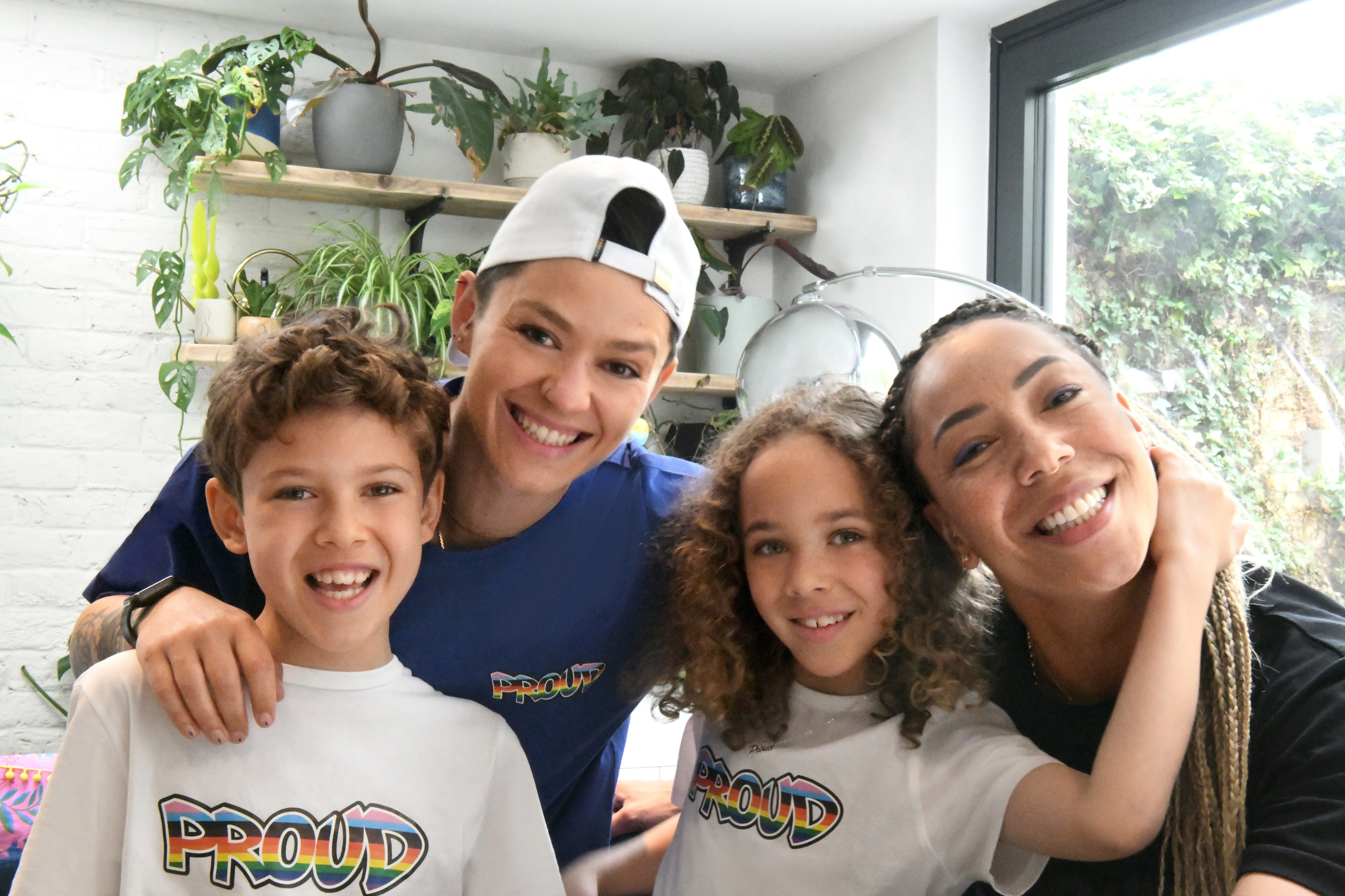 A nova coleção da Primark celebra o mês do Orgulho. Espreite as peças coloridas (desde 3€)