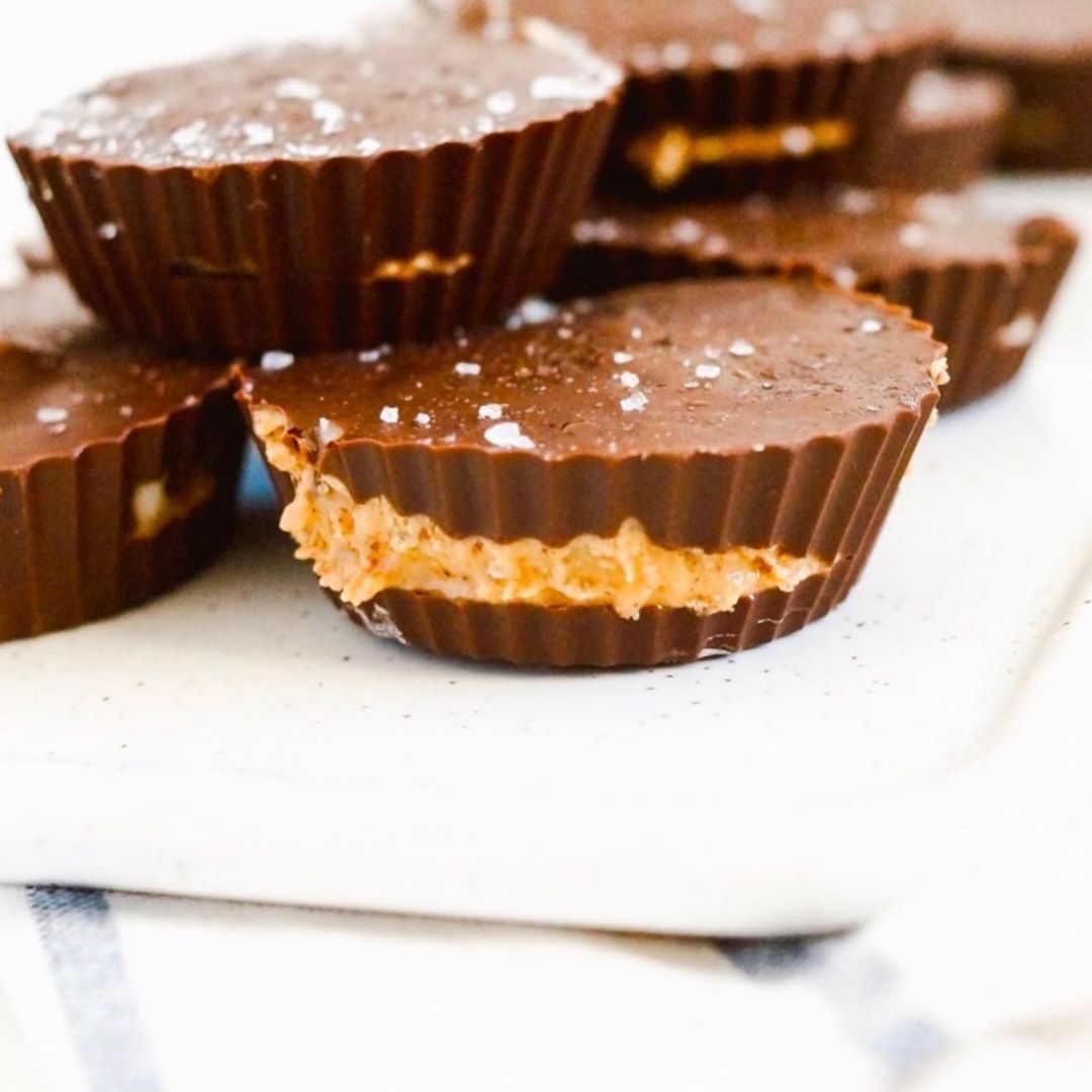 Só precisa de dois ingredientes para fazer bombons de chocolate para sobremesa